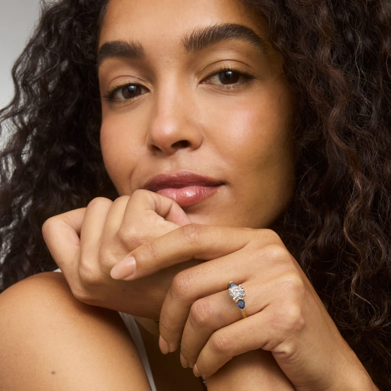 Classic Pear Shaped Sapphire Engagement Ring in 18k Yellow Gold